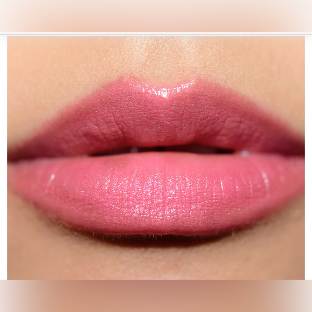 MAC GIDDY Lustre Lipstick. NEW IN BOX. - Picture 2 of 13
